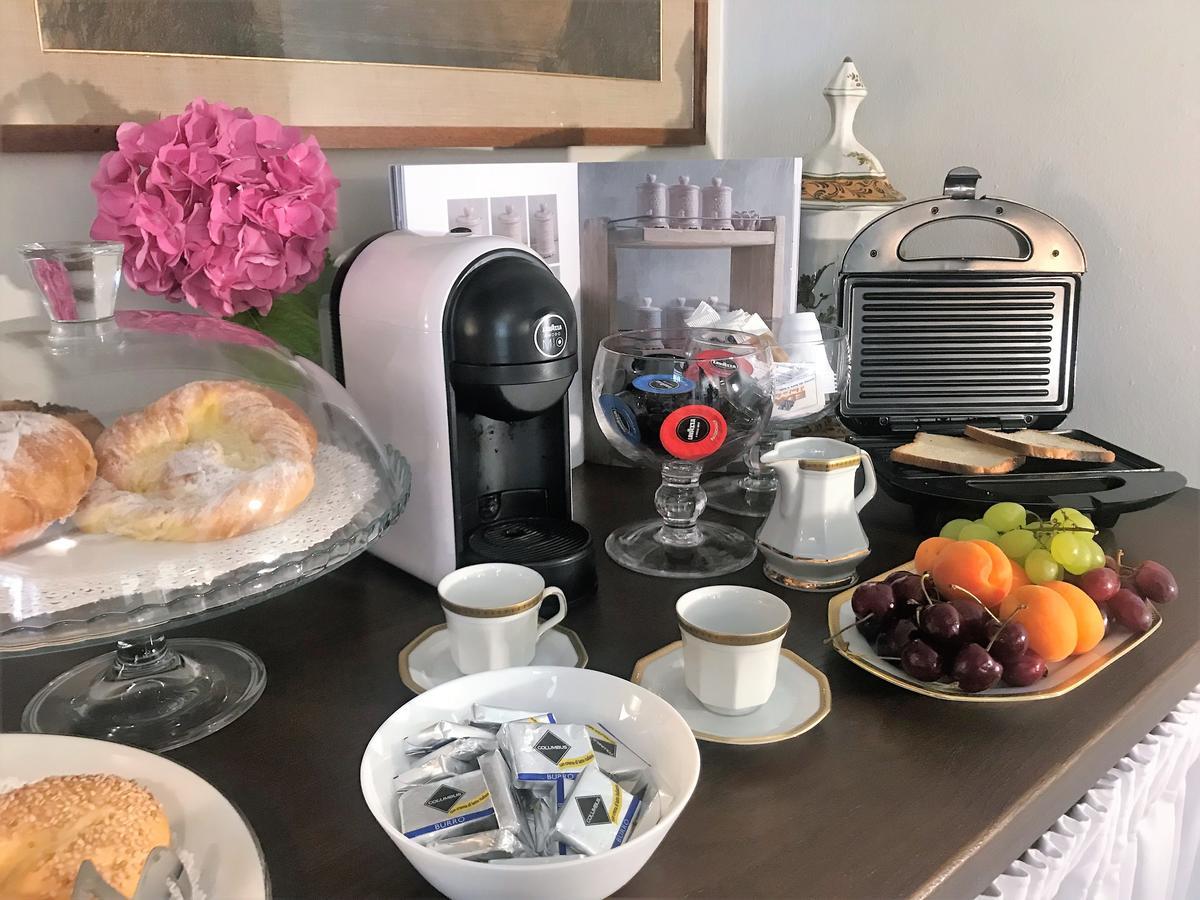 イゼーオ Il Giardino Segreto Bed & Breakfast エクステリア 写真
