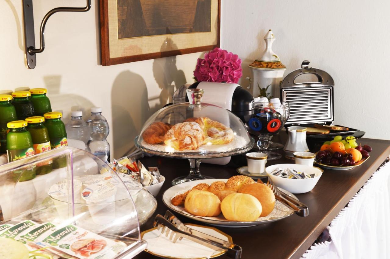 イゼーオ Il Giardino Segreto Bed & Breakfast エクステリア 写真