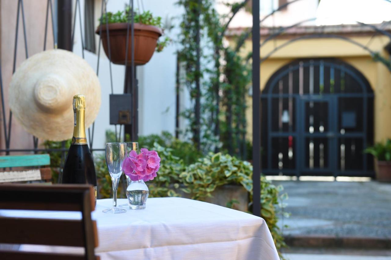 イゼーオ Il Giardino Segreto Bed & Breakfast エクステリア 写真