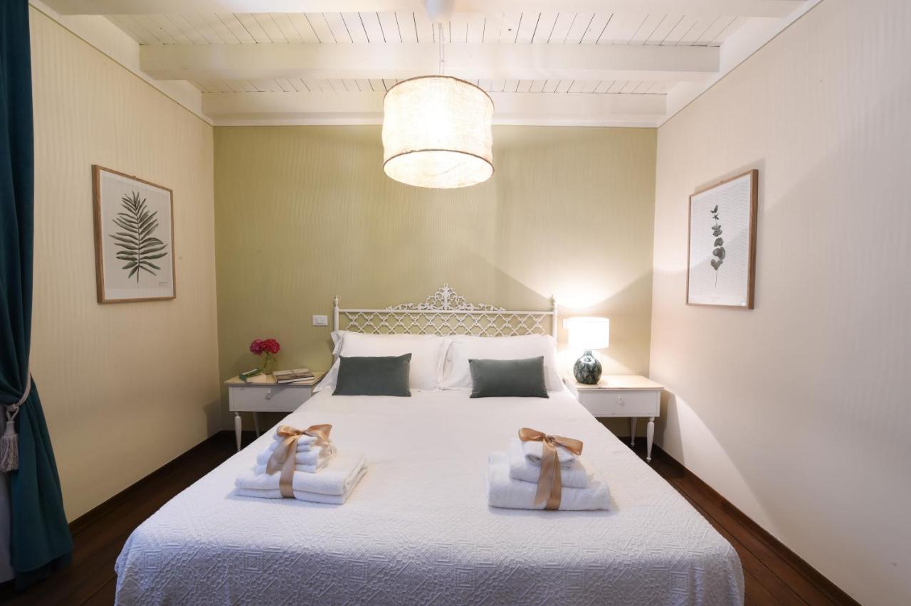 イゼーオ Il Giardino Segreto Bed & Breakfast エクステリア 写真