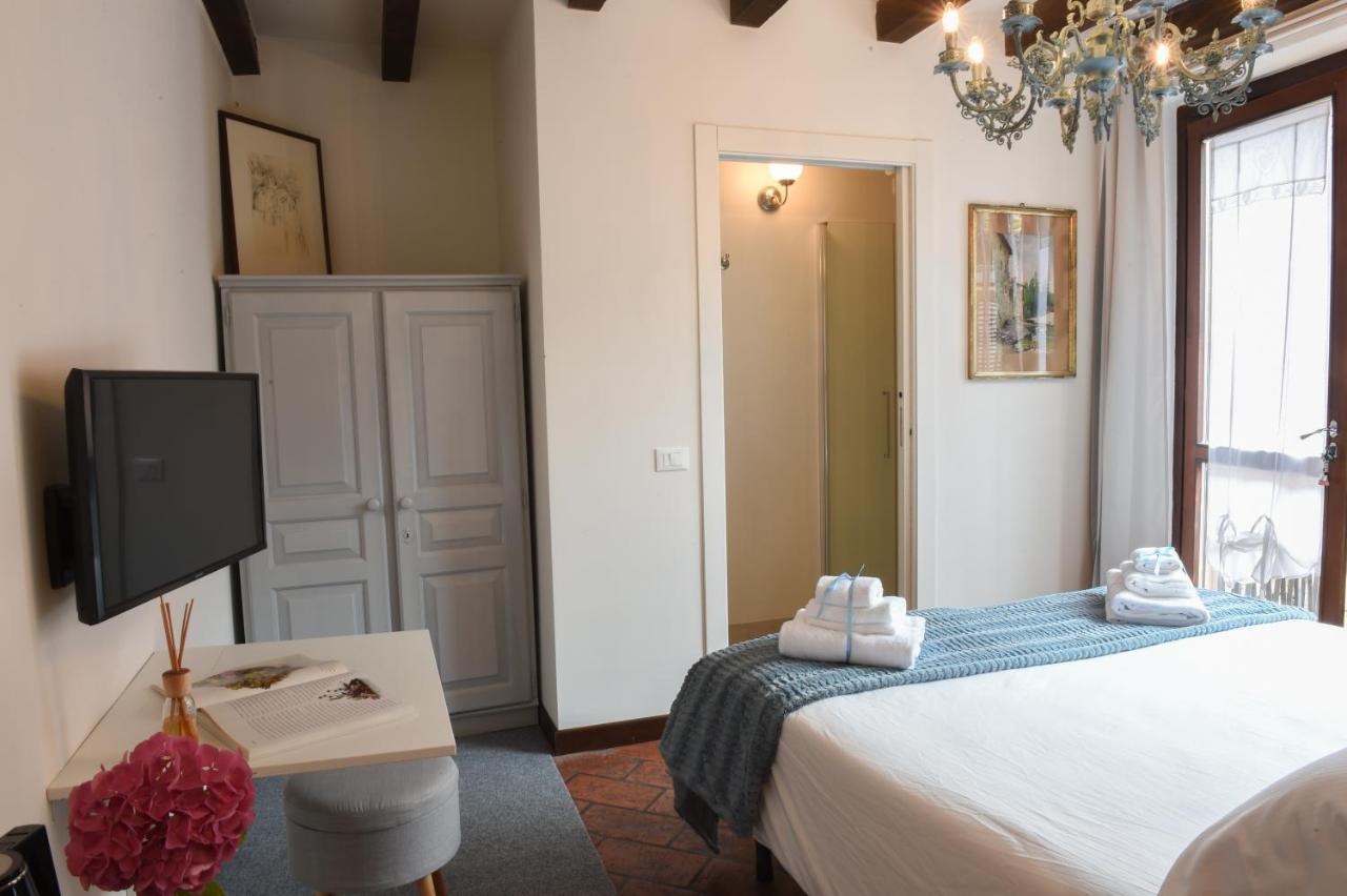 イゼーオ Il Giardino Segreto Bed & Breakfast エクステリア 写真