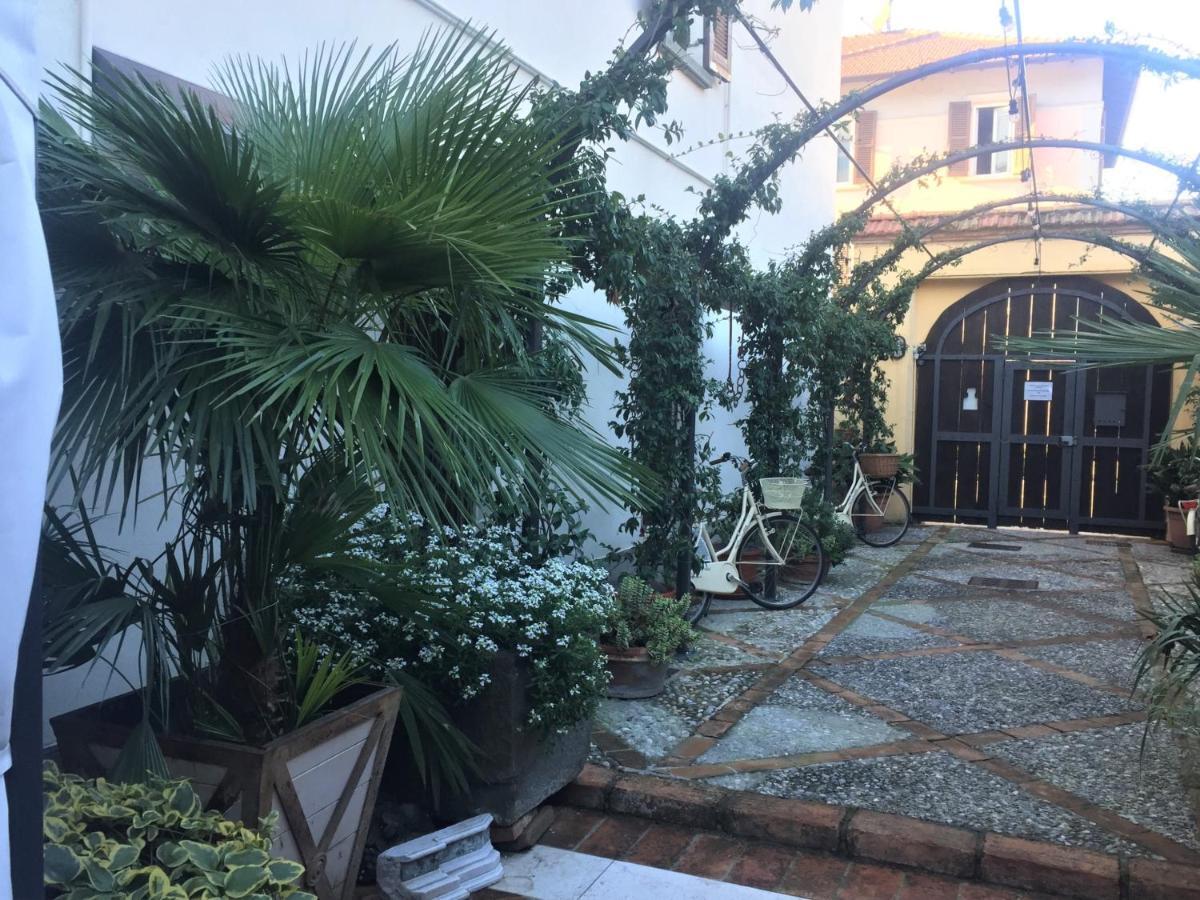イゼーオ Il Giardino Segreto Bed & Breakfast エクステリア 写真